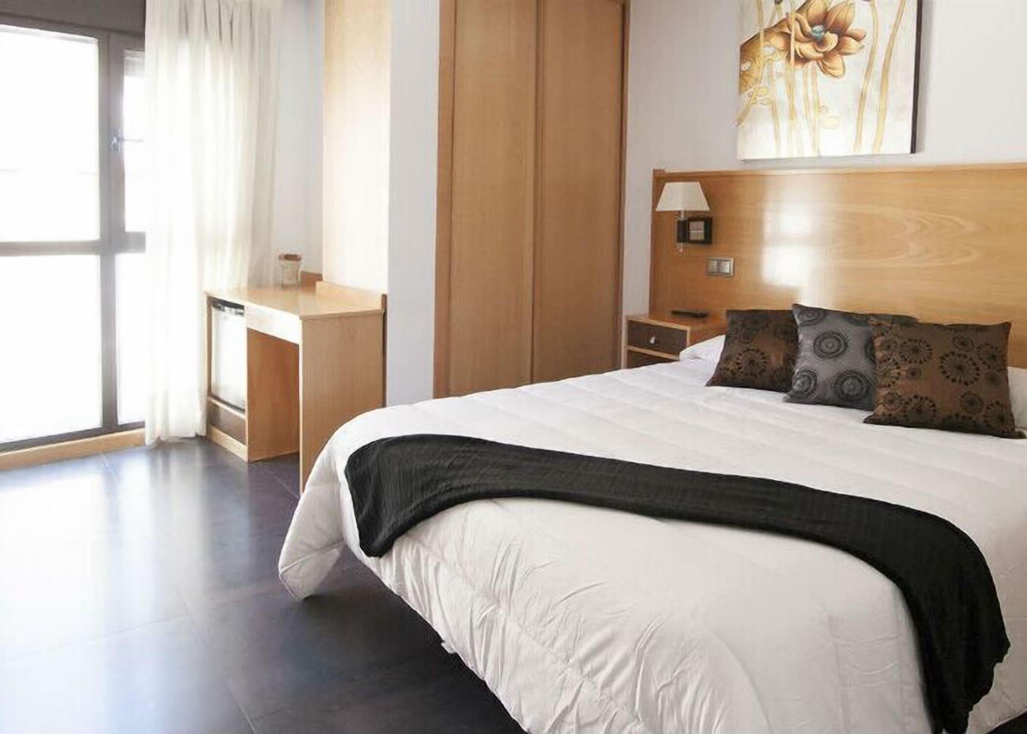 Hotel Real De อิเญสกัส ภายนอก รูปภาพ