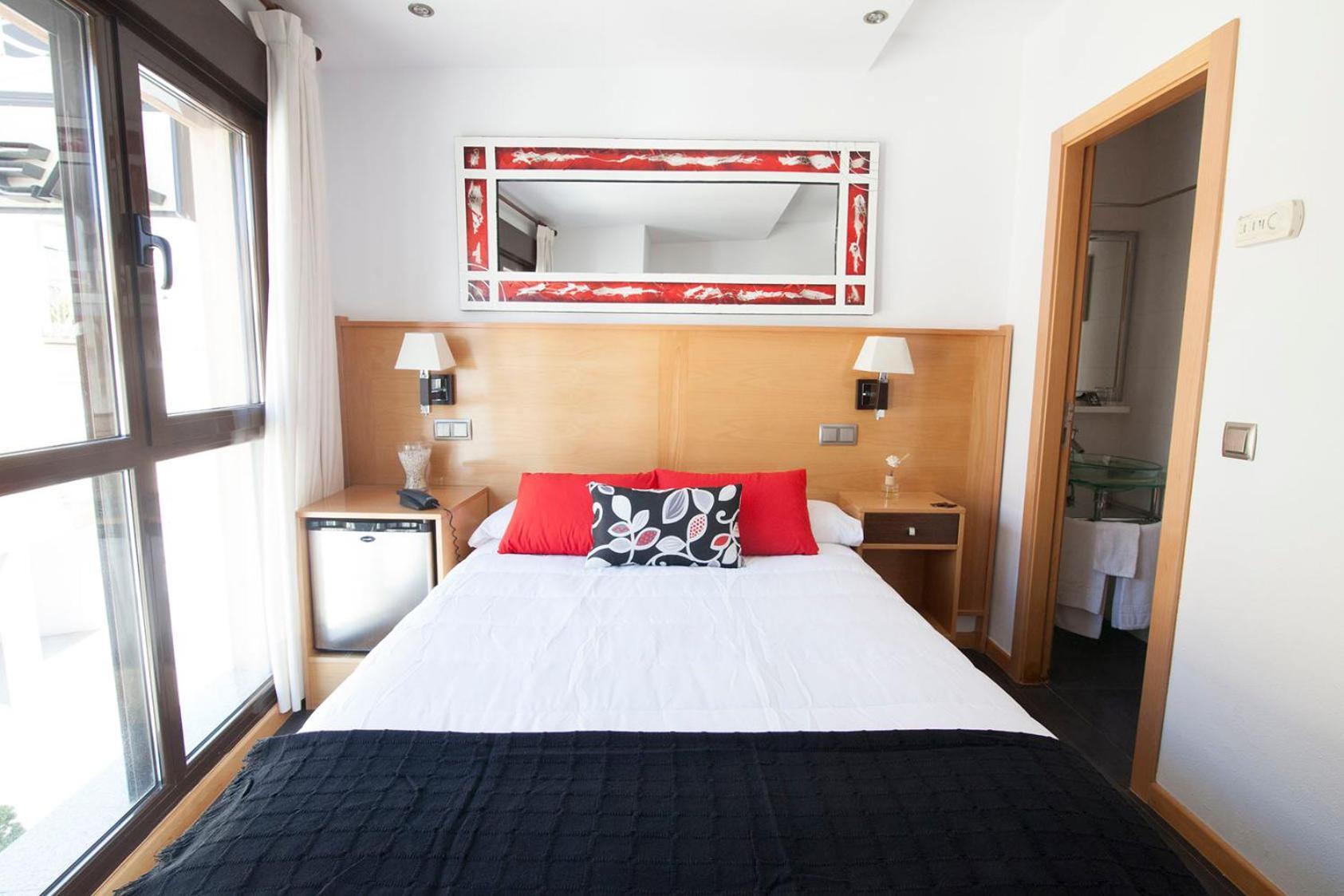 Hotel Real De อิเญสกัส ภายนอก รูปภาพ