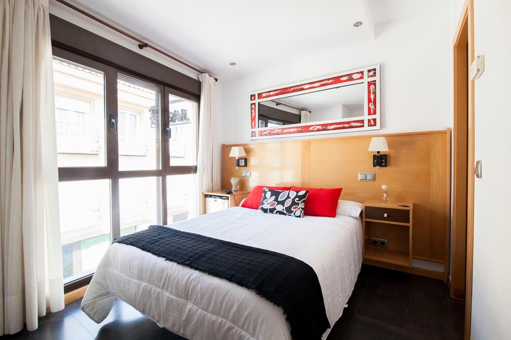 Hotel Real De อิเญสกัส ภายนอก รูปภาพ